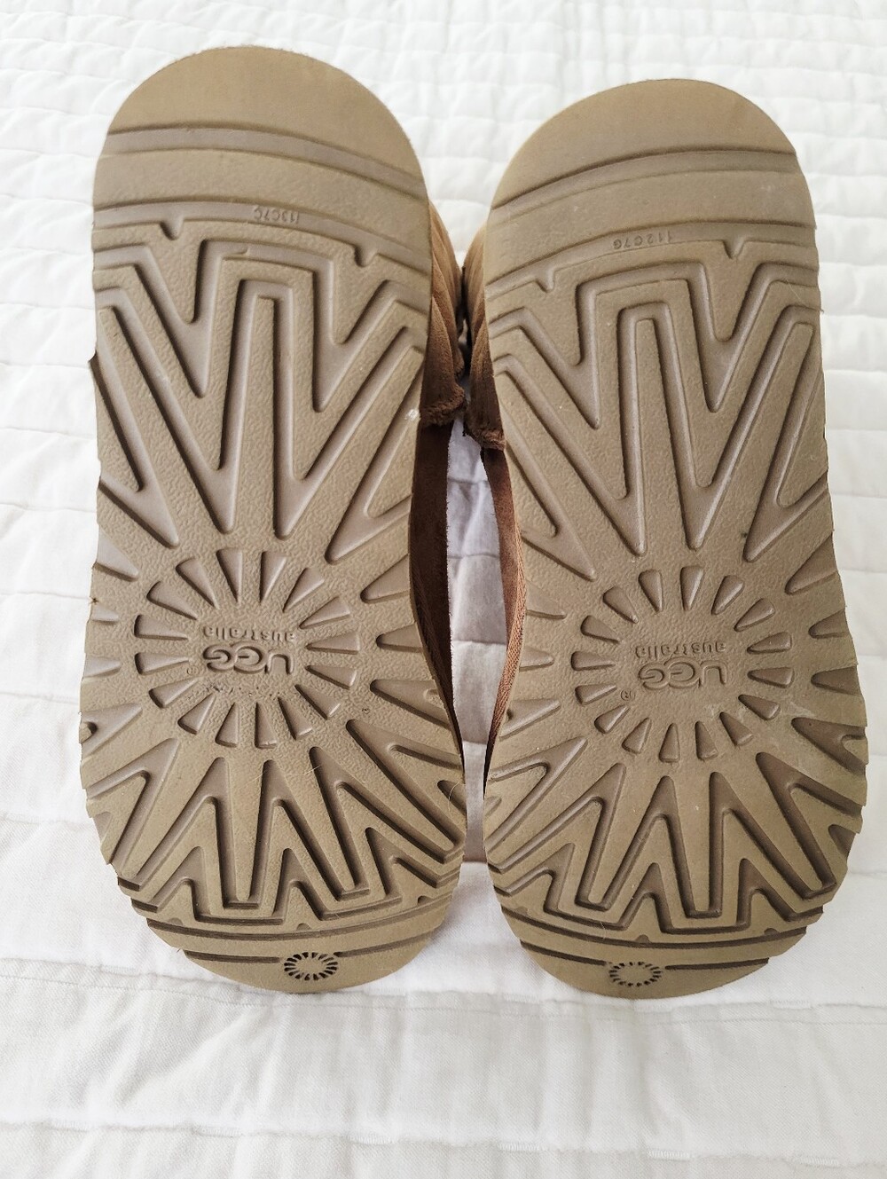 UGG Tall Chestnut Suede Boots, Sz 8, Like New - Picture 11 of 12